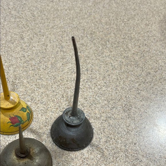 Cream Oil Cans with Decorative Patterns - Picture 4 of 5